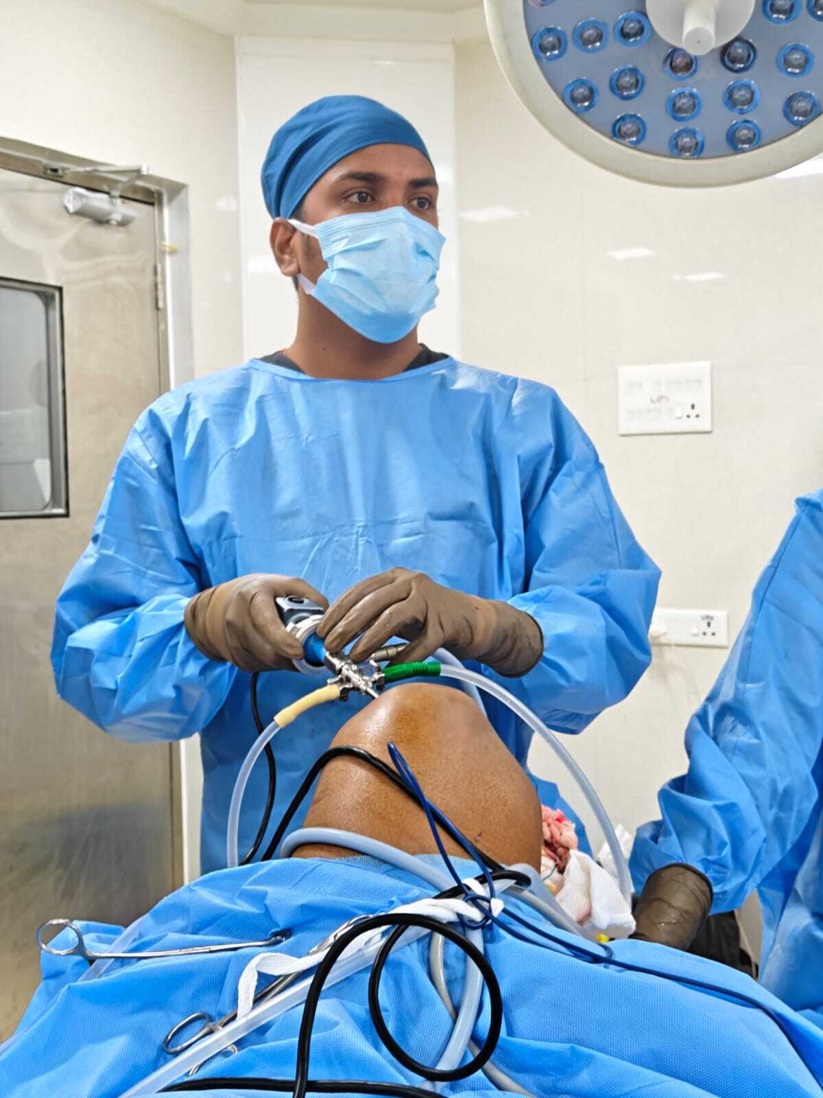 Arthroscopic knee surgery being performed with surgical loupes